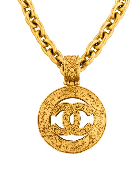 chanel pendant logos 10k.